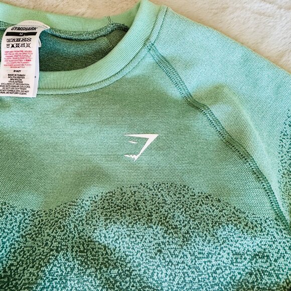 Gymshark Shirt Womens Medium Green Ombre Long Sleeve Crop Top Logo - Picture 2 of 11